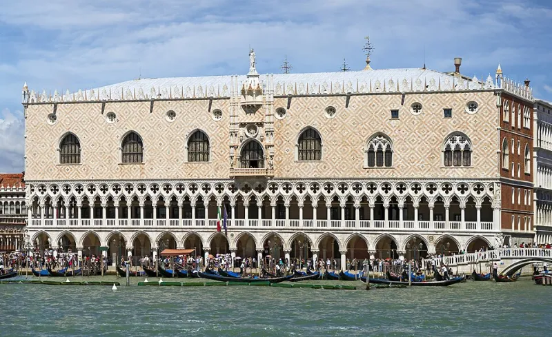 Armonie tra le volte: la vita musicale del Palazzo del Monferrato dai balli settecenteschi ai festival di oggi