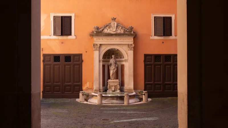 Scuderie, rimesse e sellerie: il mondo nascosto dei servizi equestri al Palazzo del Monferrato